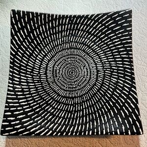 Tabletops Lifestyles Celestial Coal Plate
Black & Ivory 7 in square x2 per order